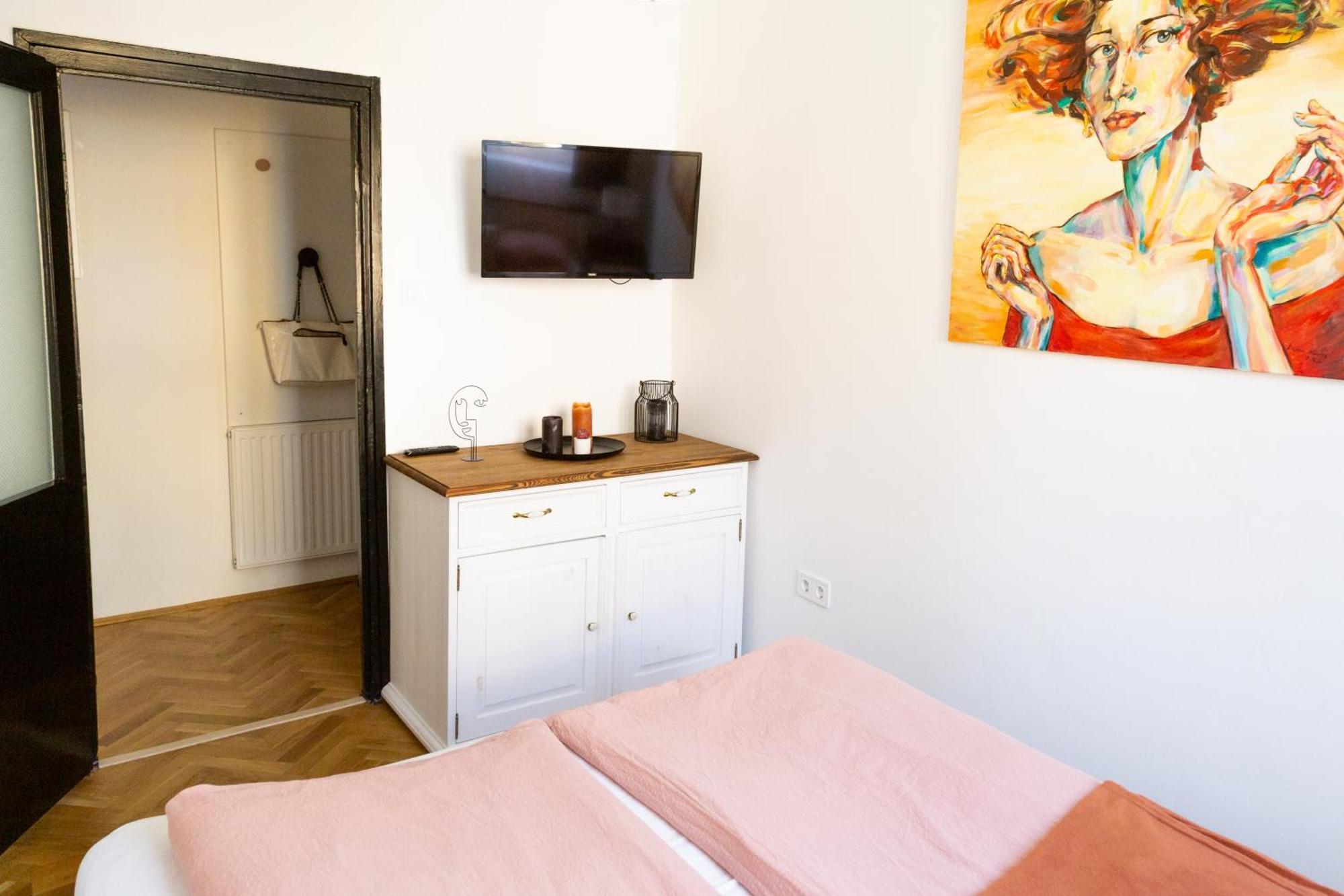 Art Home Eger Bagian luar foto